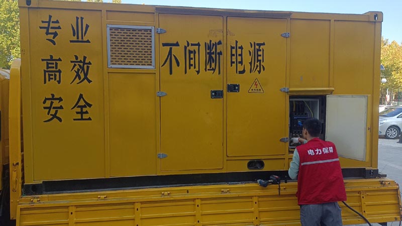长葛柴油发电机组和UPS电源配合使用时，如何避免切换过程中的电力中断？